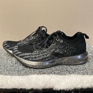 Women’s 7.5 Brooks Shoes